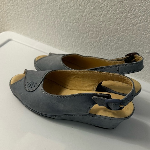 LA Plume Blue/Gray Leather Peep-Toe Slingback Sandals Gently Worn - Picture 4 of 6